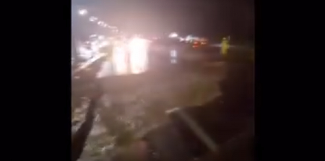 (Vídeo) Abertura de cratera no asfalto na BR-101 em Biguaçu interdita totalmente a pista