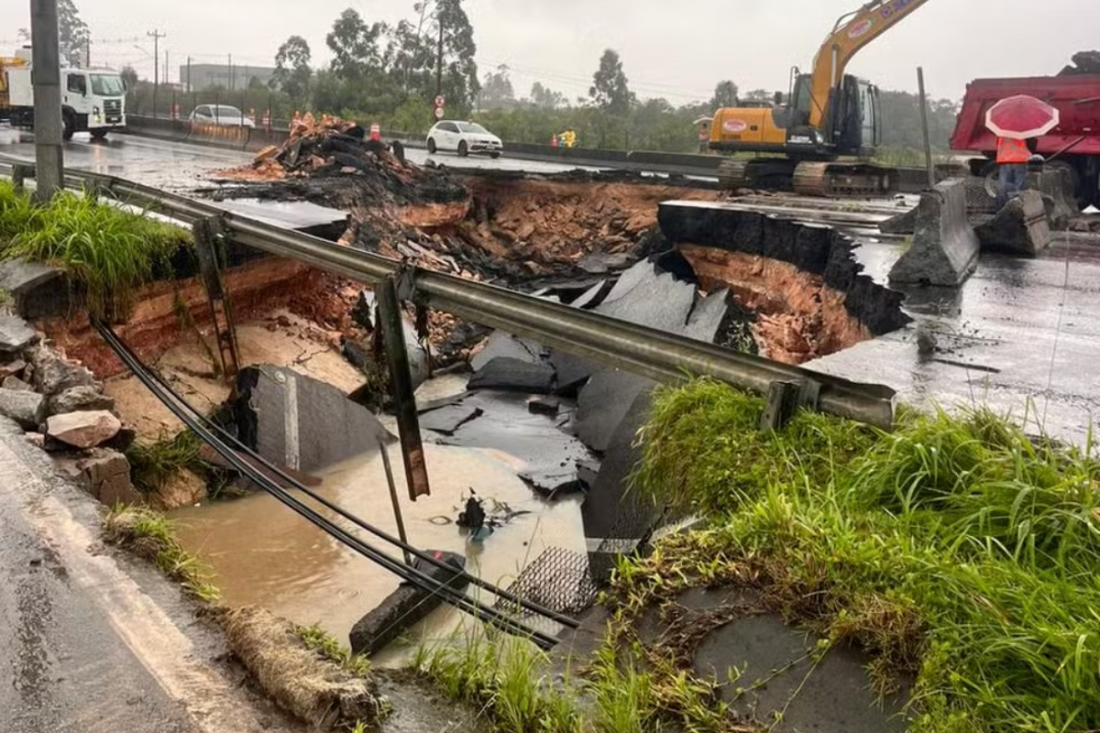 BR-101 em Biguaçu segue totalmente interditada nesta sexta (17)