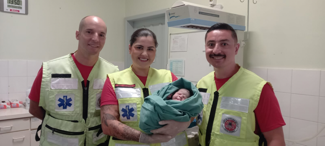 Mãe dá à luz em ambulância após parto emergencial em Içara  