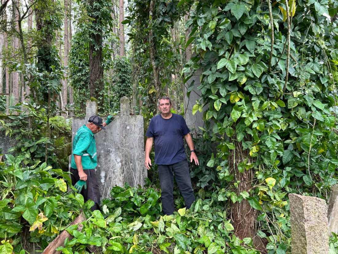 Prefeitura de Pedras Grandes inicia restauração do cemitério dos Imigrantes em Azambuja