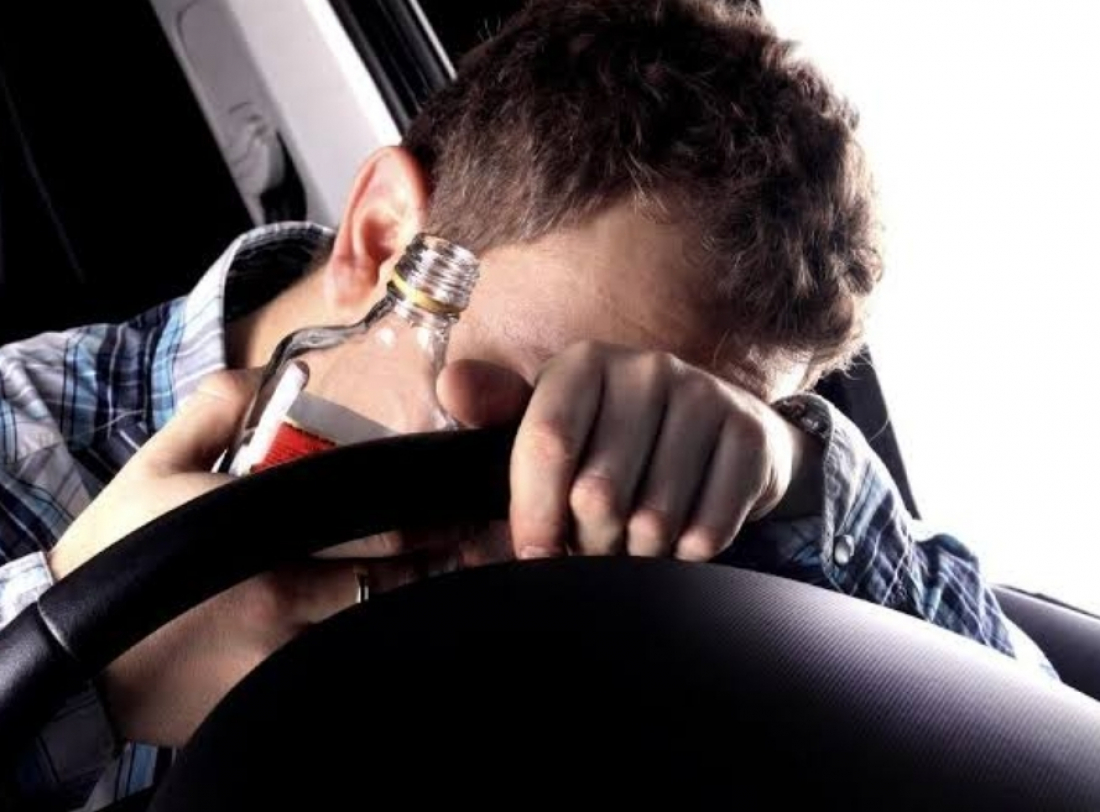 Condutor embriagado colide com veículos e é detido em gravatal