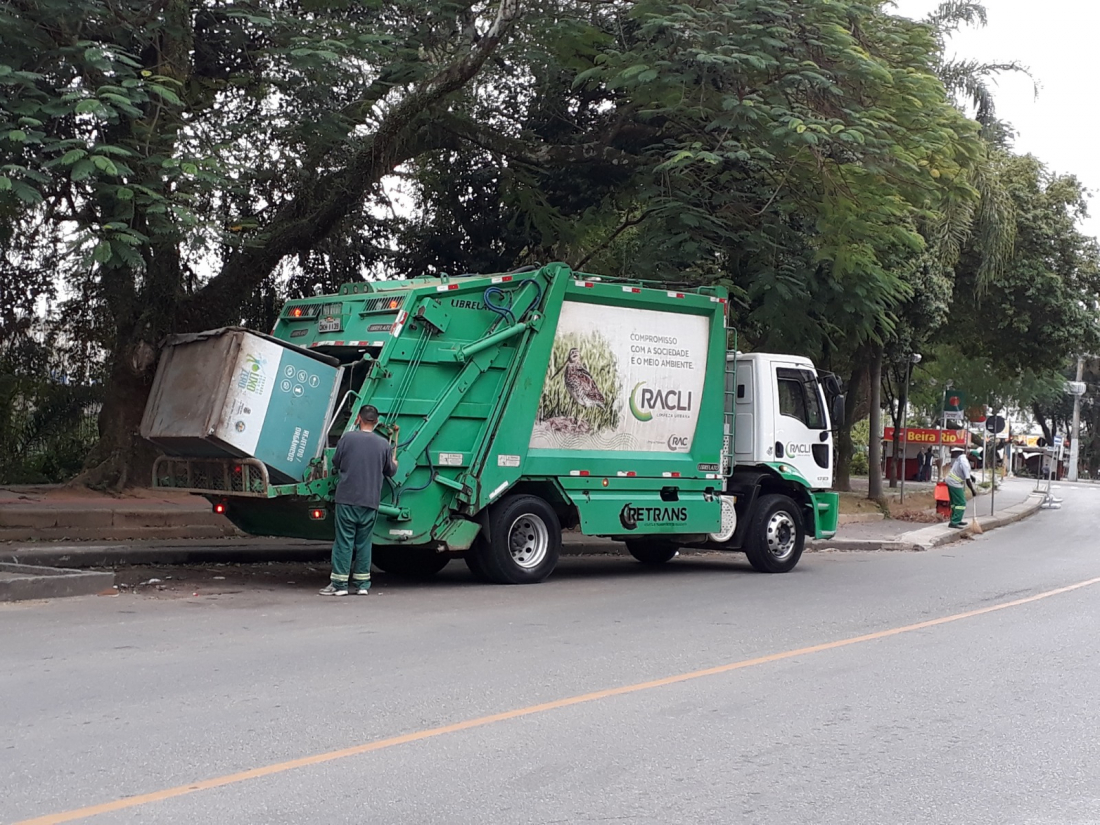Racli realiza força-tarefa e recolhe lixo acumulado em Tubarão