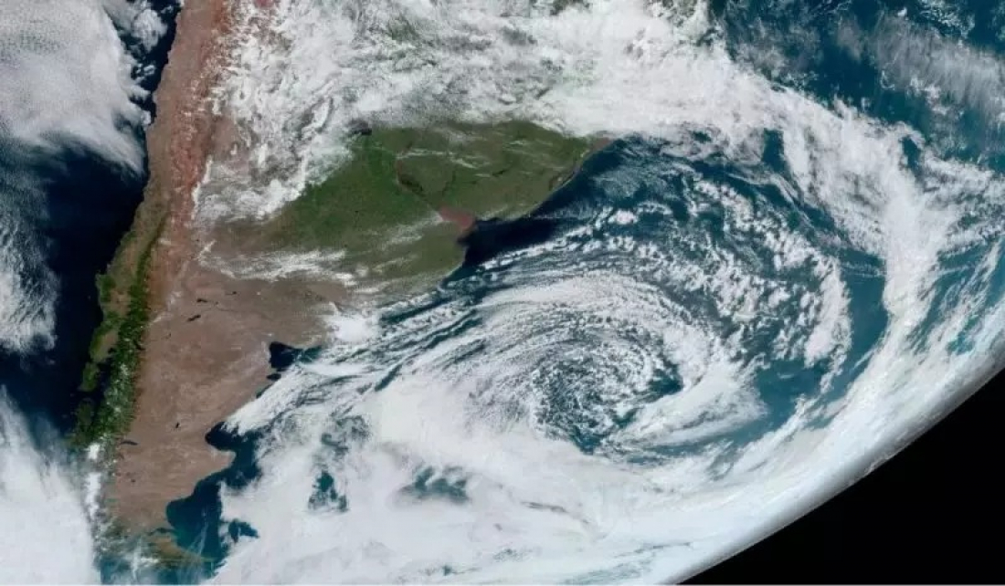 Ciclone e frente fria trazem chuva forte para SC após trégua no fim de semana