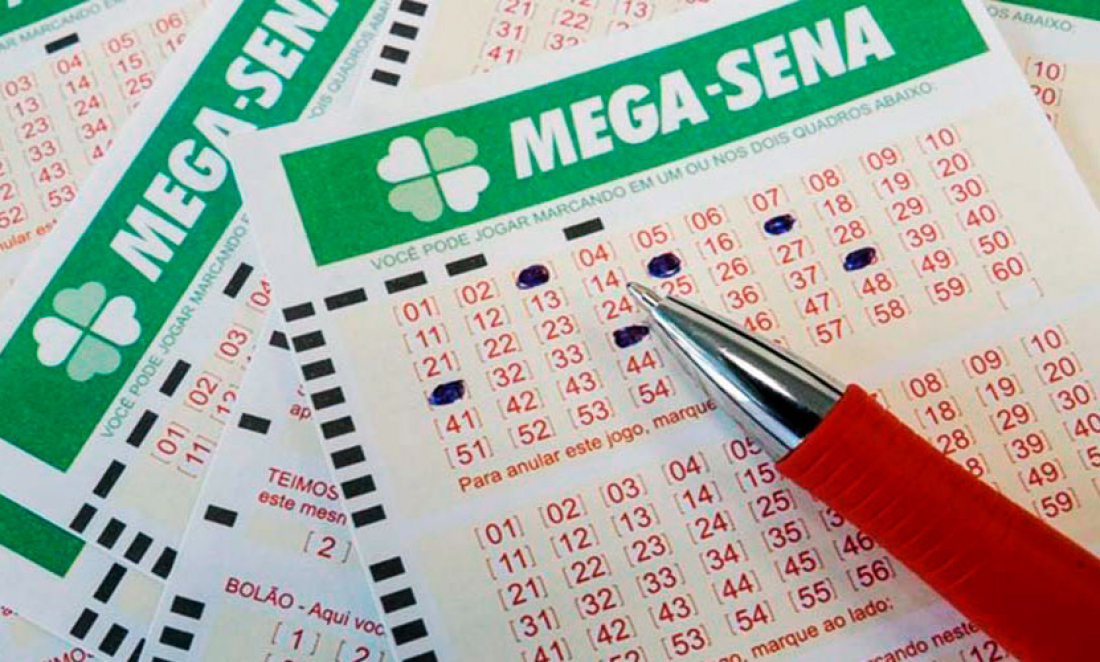 Mega-Sena: atendente de lotérica desvia bilhete premiado no DF