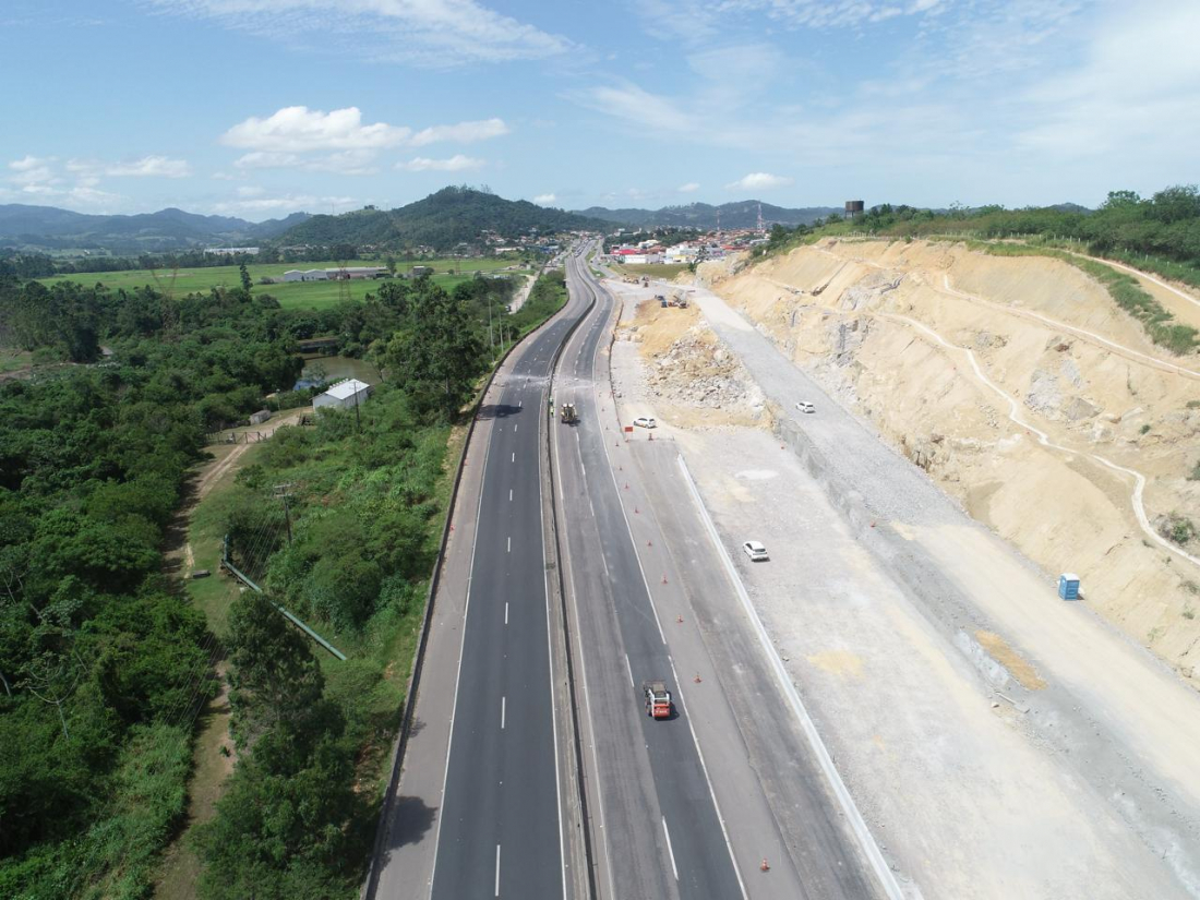 Nova etapa de detonação de rochas será realizada nesta quarta (25) na BR-101 em Capivari de Baixo