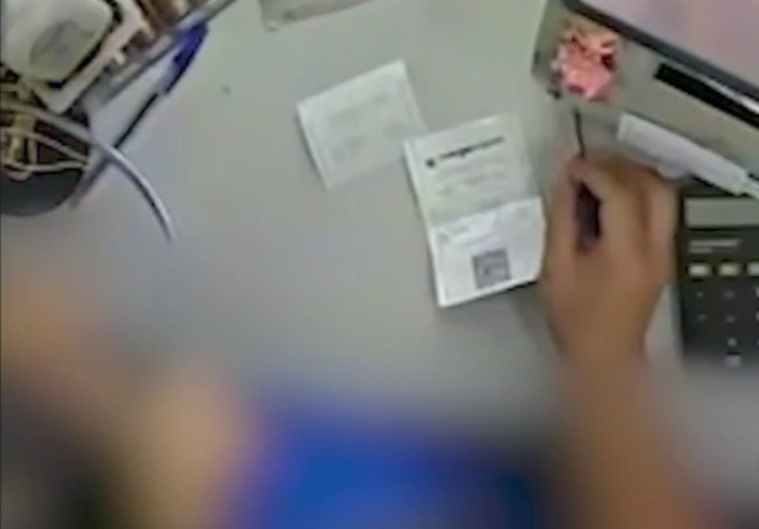 (VÍDEO) Atendente de lotérica é flagrada furtando bilhete premiado
