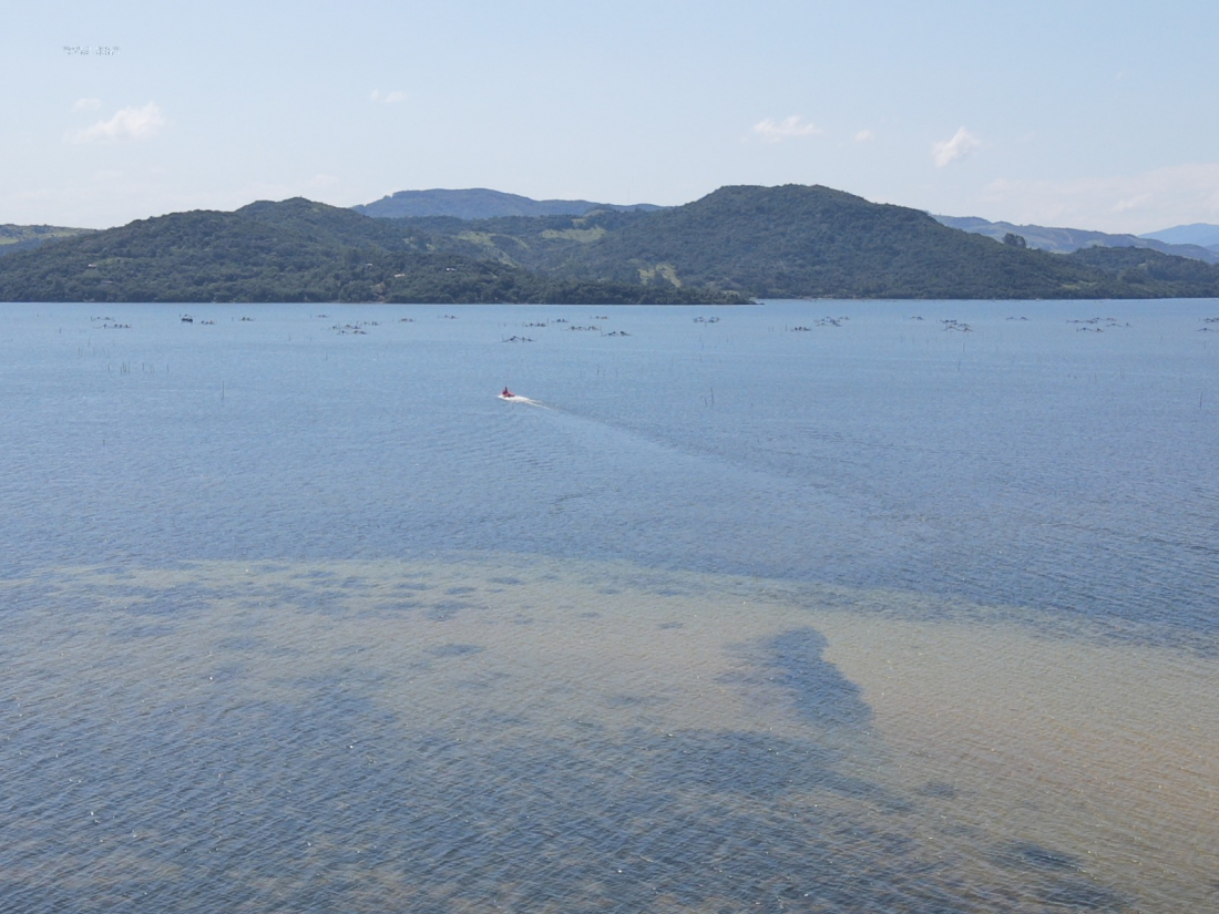 Bombeiros resgatam família com caiaque furado na Lagoa Santo Antônio em Laguna