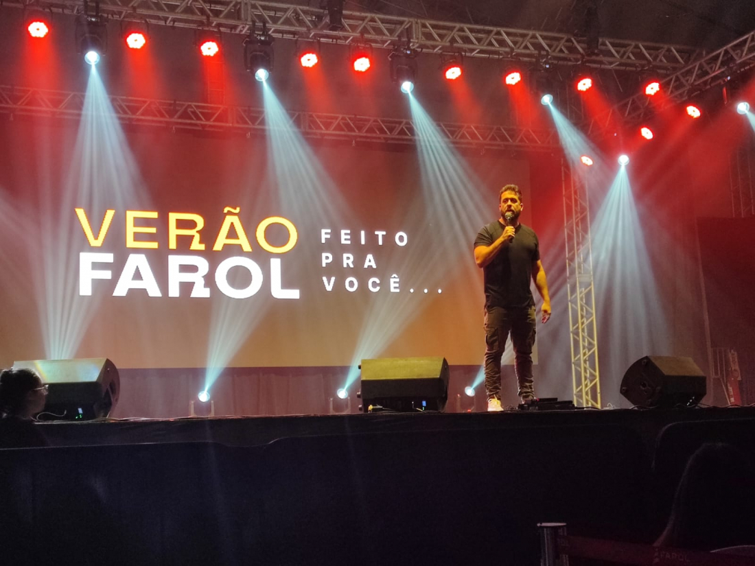 Exclusivo: HC Notícias entrevista o humorista Maurício Meirelles no evento Verão Farol do Farol Shopping 