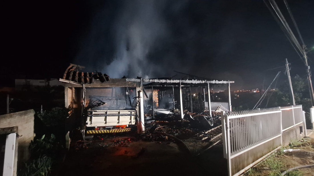 Idoso de 75 anos morre em incêndio de residência em Braço do Norte