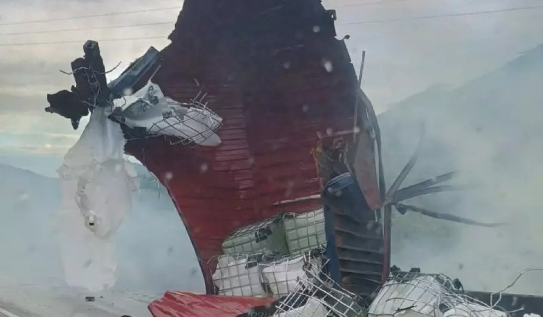 Carga química de caminhão explode e BR-101 em Paulo Lopes é interditada; filas chegam a 15 km