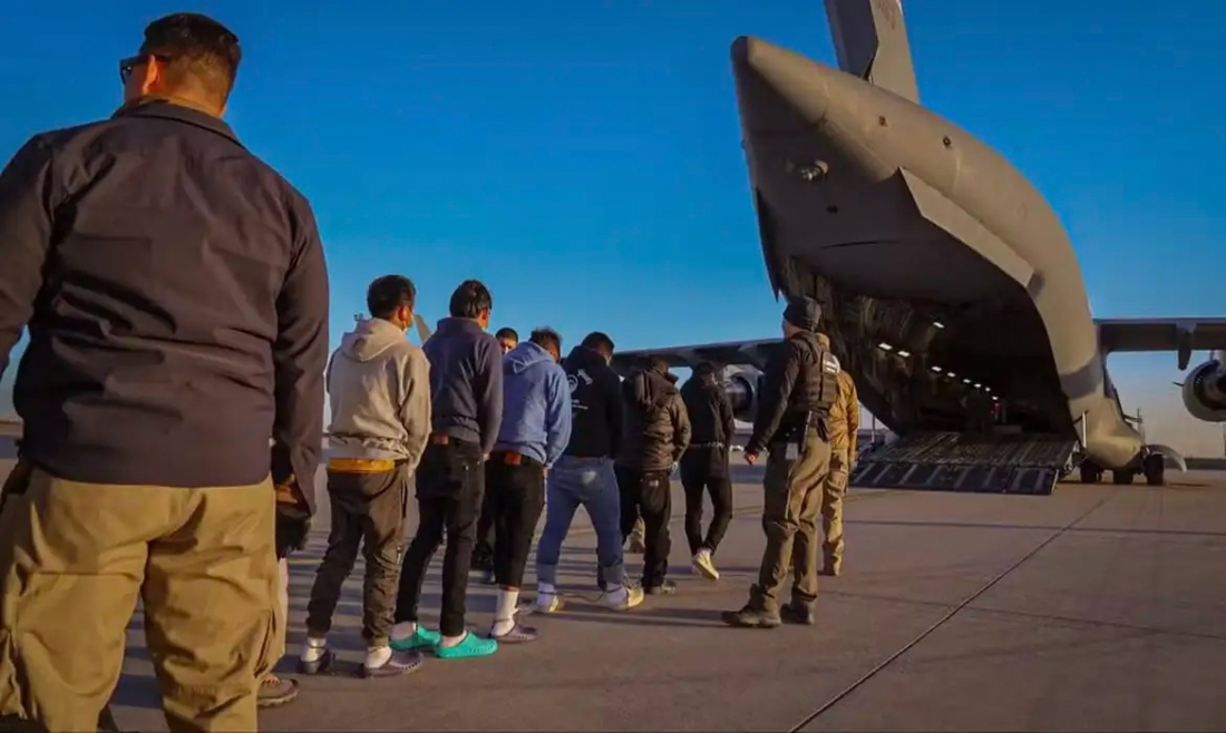 Governo determina retirada de algemas de deportados vindos dos EUA