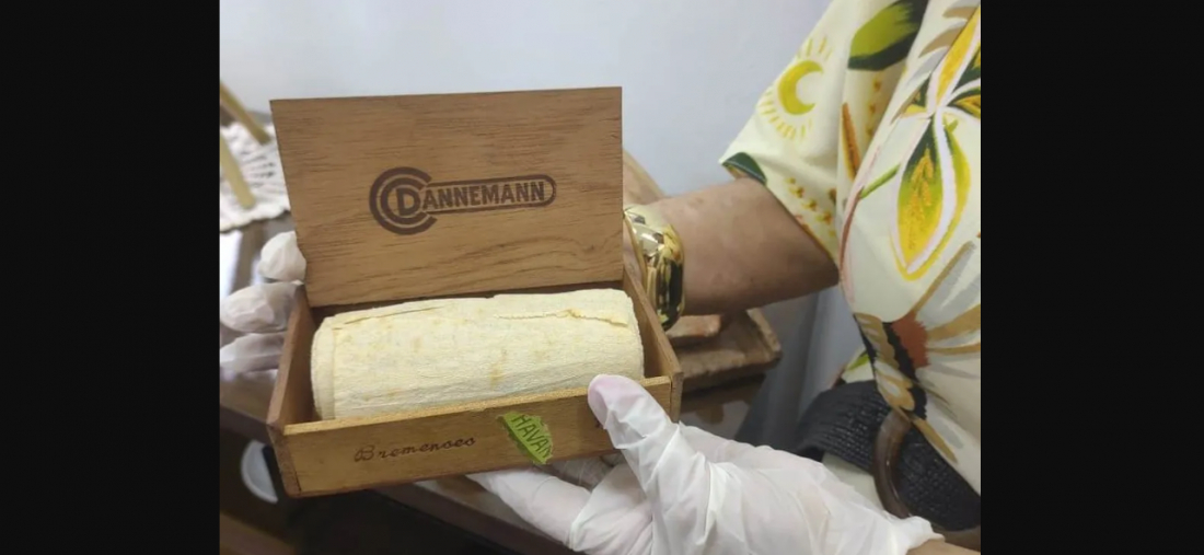 Em SC: diário escrito em papel higiênico por preso político na década de 1930 é achado em caixa de charutos