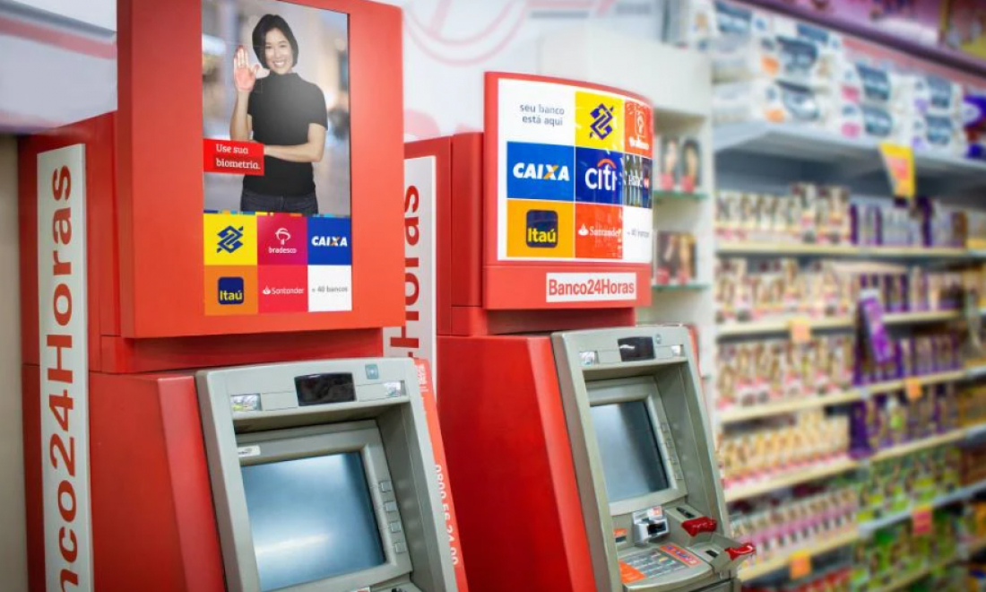 Mulher transtornada danifica caixa eletrônico e ameaça funcionária de posto de combustível em Tubarão