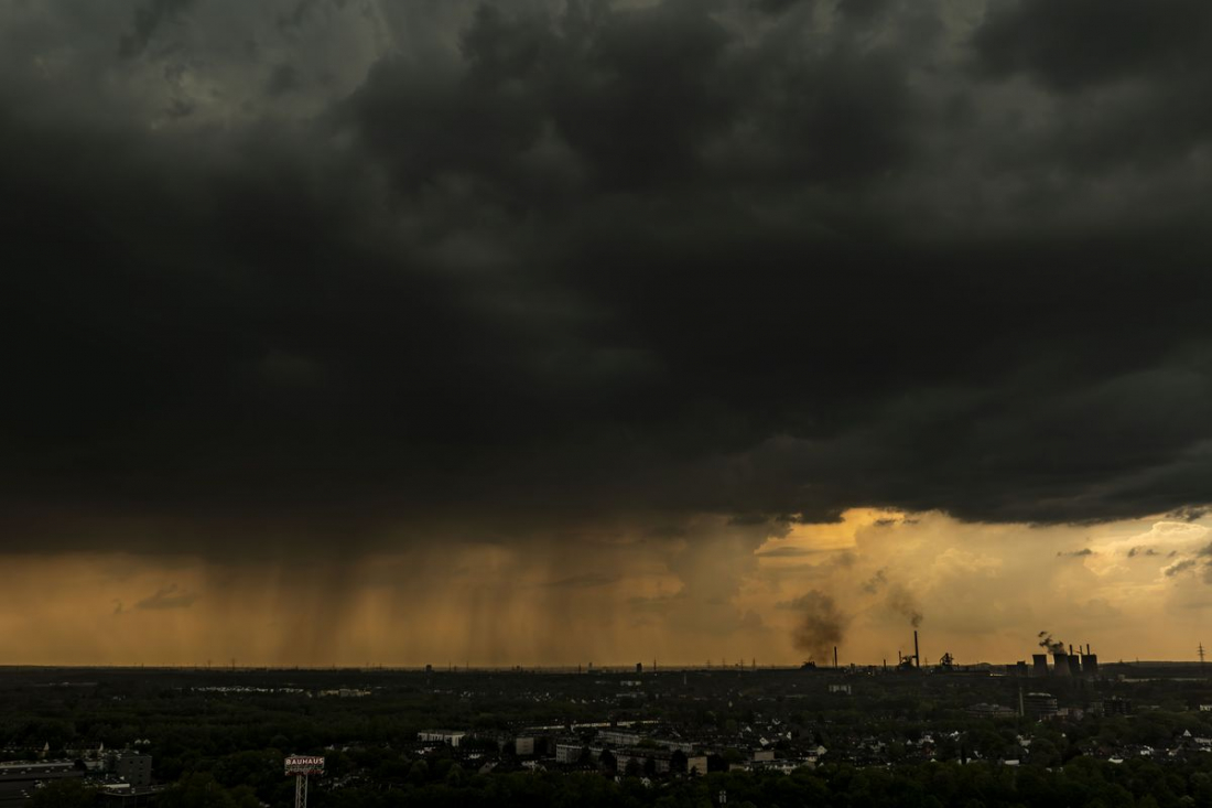 Calor e circulação marítima deixam SC em alerta para temporais mais intensos nesta terça-feira