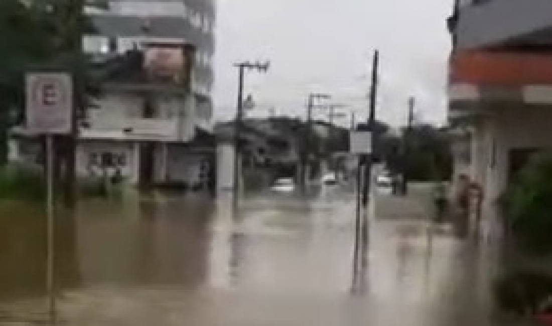 Siderópolis sofre com alagamentos após chuvas intensas desta terça-feira
