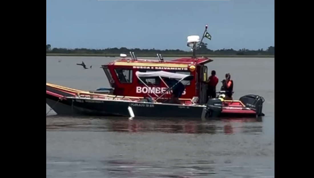 (Vídeo) Homem desaparece após cair de embarcação na Lagoa Santo Antônio dos Anjos, em Laguna