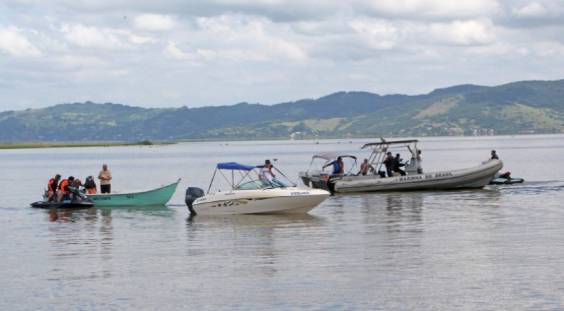 Bombeiros encontram corpo de homem que caiu em lagoa em Laguna