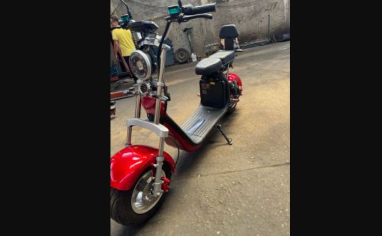 Vítima é agredida por cinco homens e tem motoneta roubada no Centro de Tubarão