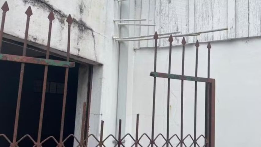 Em SC: menino de 8 anos vai para UTI após cair da varanda e perfurar corpo em portão de casa