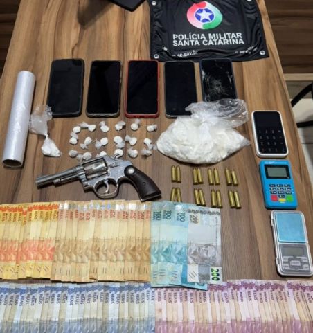 Homem é preso por tráfico de drogas no Campo da Aviação em Imbituba