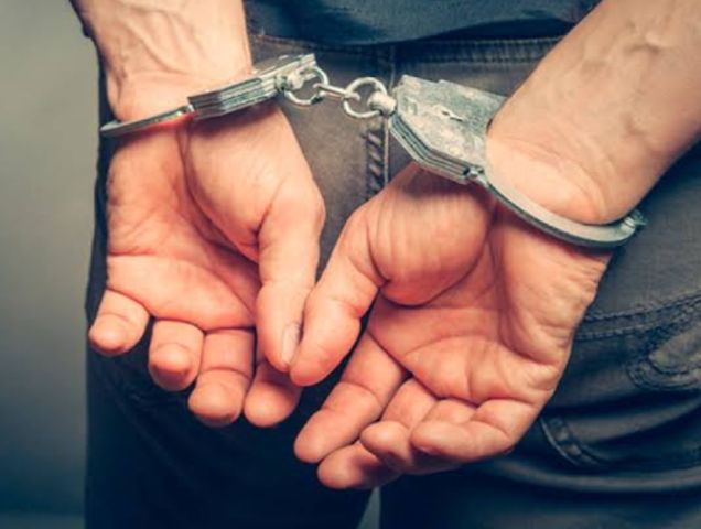 Homem de 47 anos é detido em shopping de Criciúma após acusação de importunação sexual contra um adolescente de 16 anos