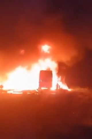 (VÍDEO) Acidente entre ônibus e trailer deixa mais de 30 mortos no México