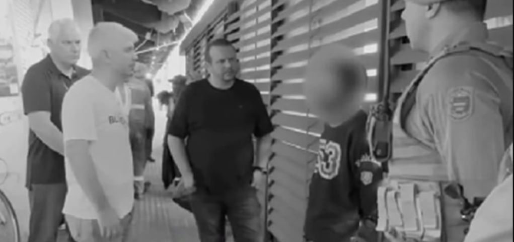 (Vídeo) Abordagem pessoal a moradores de rua faz prefeito de Blumenau furar a bolha e viralizar nas redes