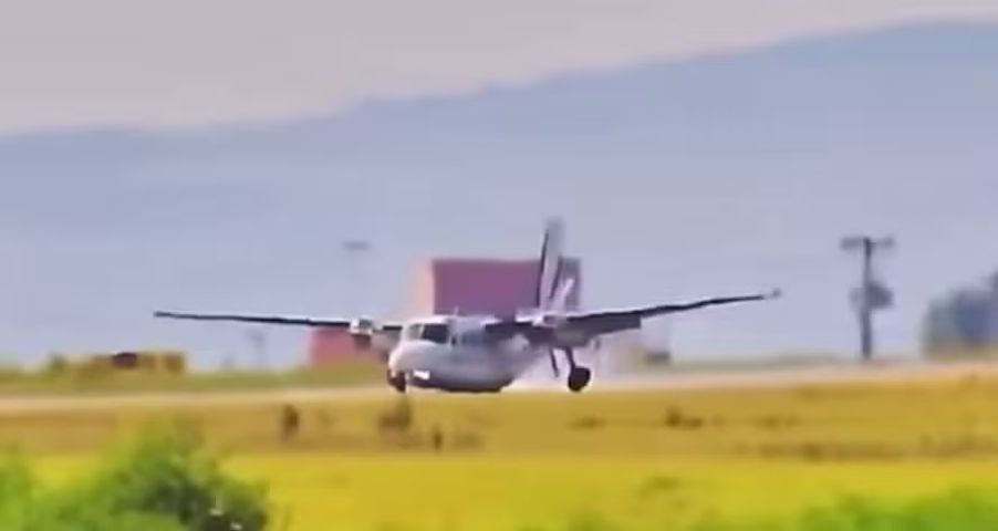 Avião faz pouso de 'barriga' em aeroporto de Sorocaba após falha