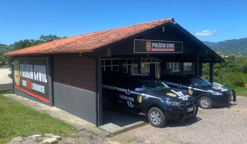Polícia Civil prende homem acusado de abusar de adolescentes da própria família em Gravatal