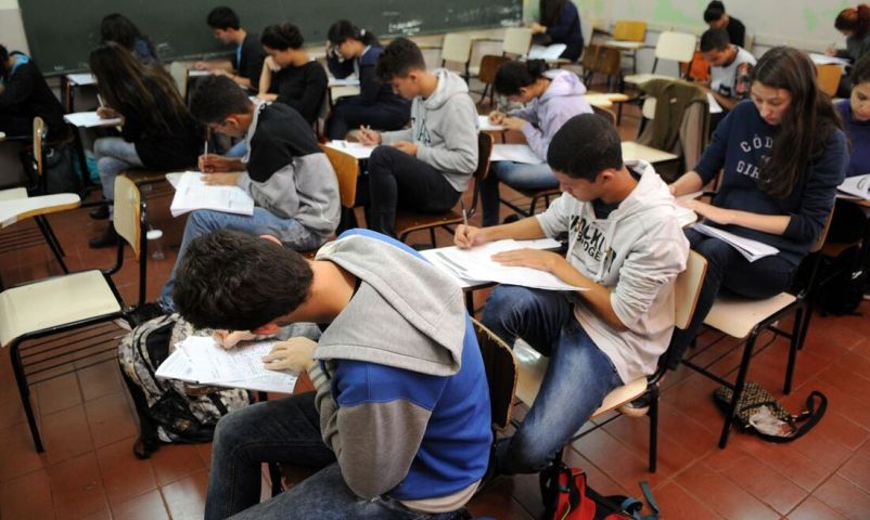 Câmara aprova projeto que impede escolas de recusar matrículas sem justificativa