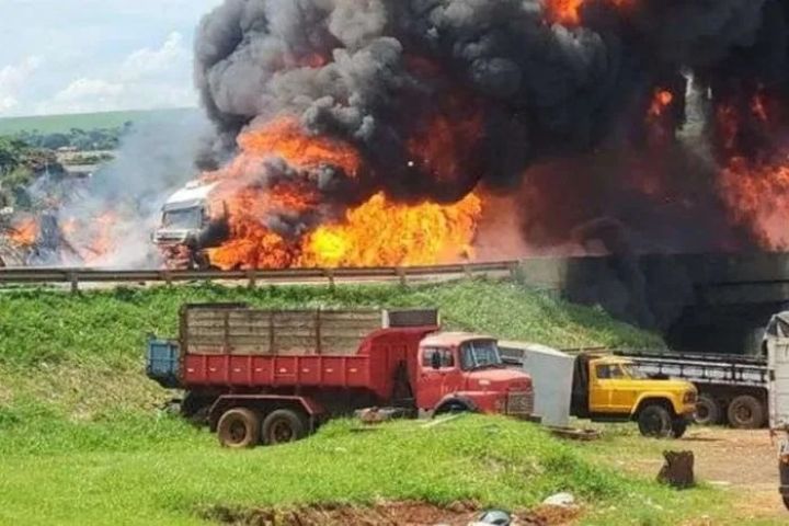 Imagens impressionantes: Explosão de caminhão-tanque interdita rodovia após colisão em Arapoti (PR)