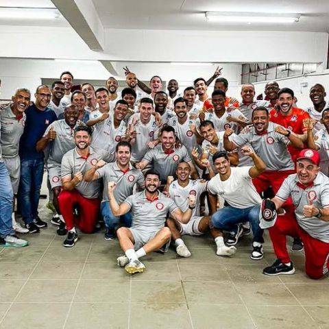 Raul Cabral, técnico tubaronense e ex-Hercílio Luz, conquista bicampeonato do interior com o Tombense