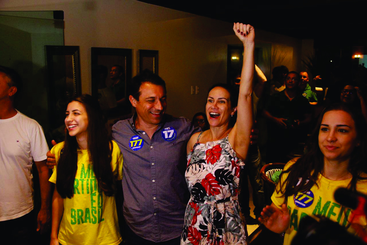 PSL comemora resultados e segue para segundo turno em Santa Catarina