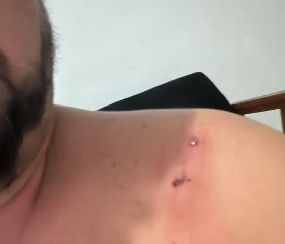 Bala perdida atinge van durante tiroteio no RJ