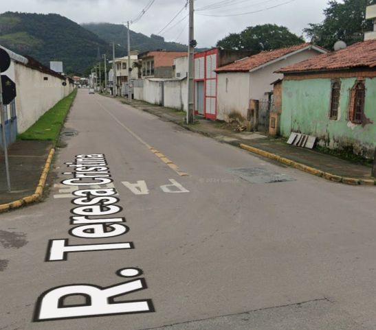 Homem de 43 anos morre após sofrer mal súbito e colidir com outra moto na Rua Teresa Cristina, em Tubarão