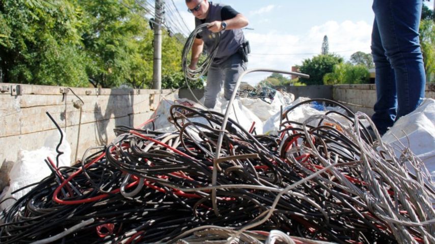 Homem é preso por furto de fios em Laguna