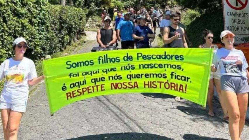 Justiça Federal determina demolição de imóveis na Praia do Forte, em Florianópolis; moradores protestam