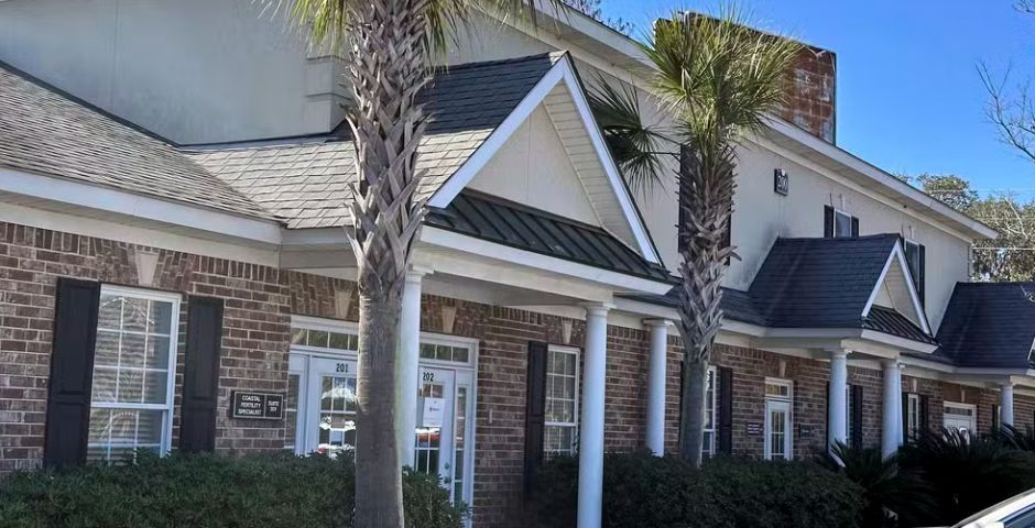 (Vídeo) Mulher branca faz fertilização com doador branco, bebê nasce negro e caso vai à Justiça nos EUA