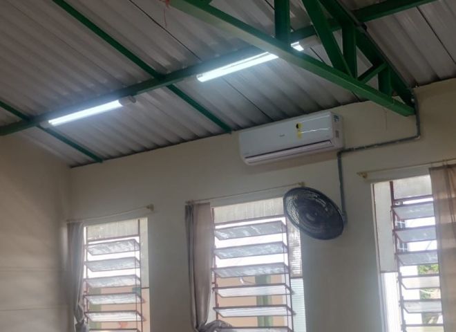 Pais e professores cobram solução para calor extremo nas salas de aula de Tubarão