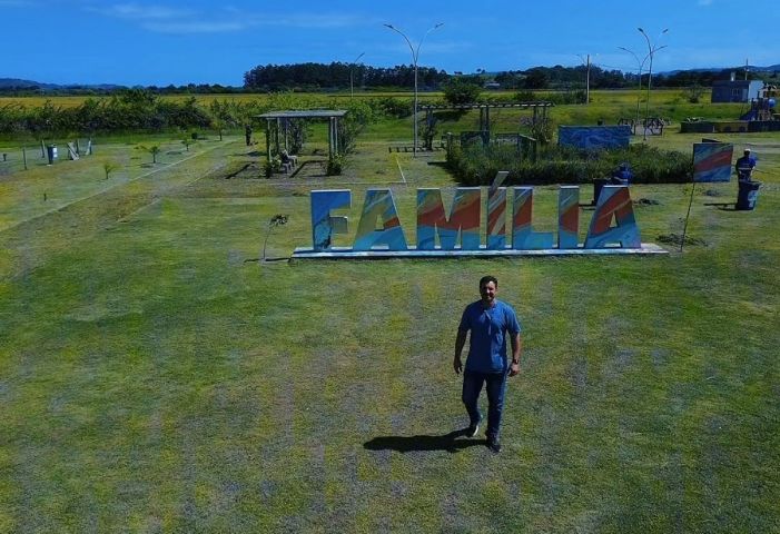 Maior da cidade: Praça da Família passa por limpeza e receberá revitalização em Tubarão