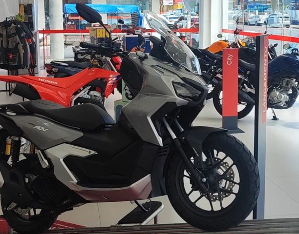 Motos seguem como opção viável diante da alta dos combustíveis e a Dimasa Honda apresenta o novo modelo ADV