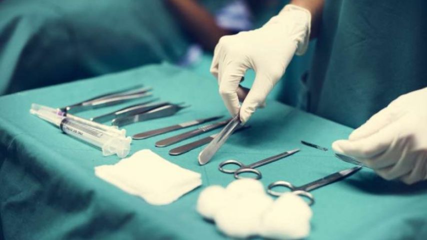 Cirurgia de mudança de gênero é proibida para menores em SC