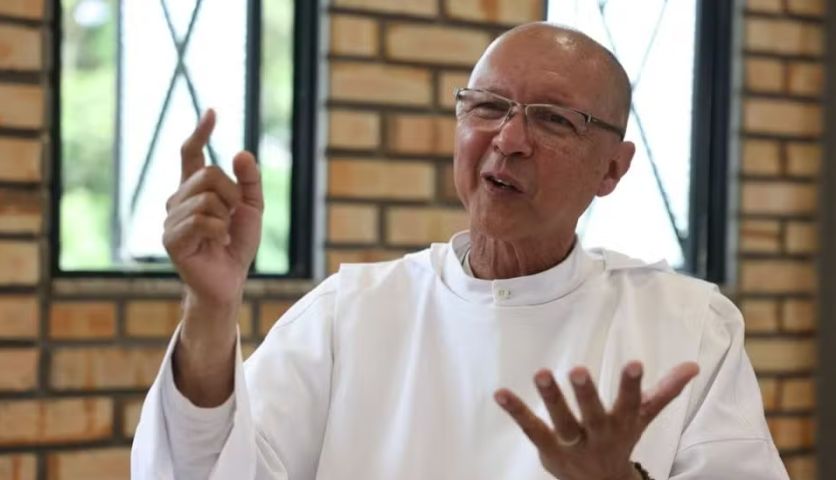 Um dos dois únicos padres exorcistas de SC relata possessões e rituais: 'Ele entra e sai calado'