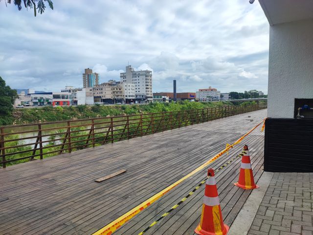 Prefeitura de Tubarão avalia medidas judiciais para solucionar problemas no deck 