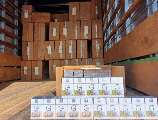 PRF apreende mais de 40 mil maços de cigarros contrabandeados na BR-101 em Tubarão