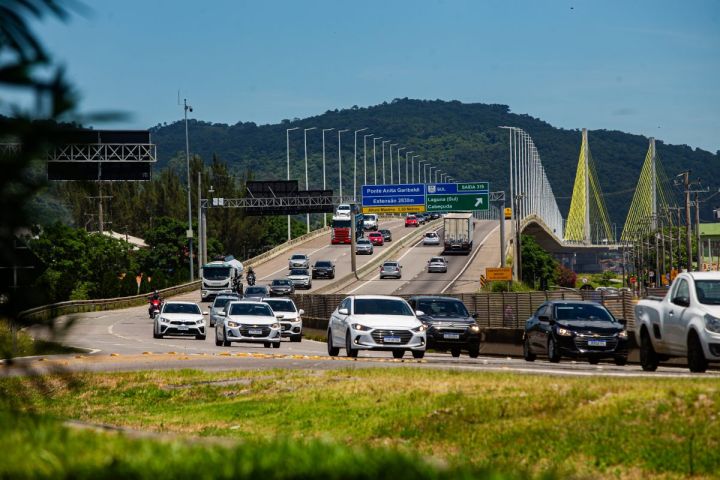Mais de 1,2 milhões de veículos devem passar pelo trecho sul de SC da BR-101 neste Carnaval