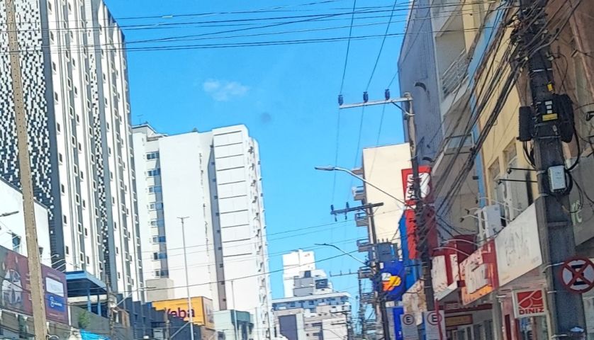 Fiação na área urbana: regulamentação pretende reduzir a poluição visual e riscos de acidentes