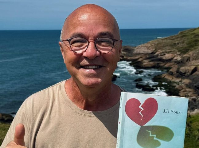 Leitores elogiam novo livro de escritor tubaronense