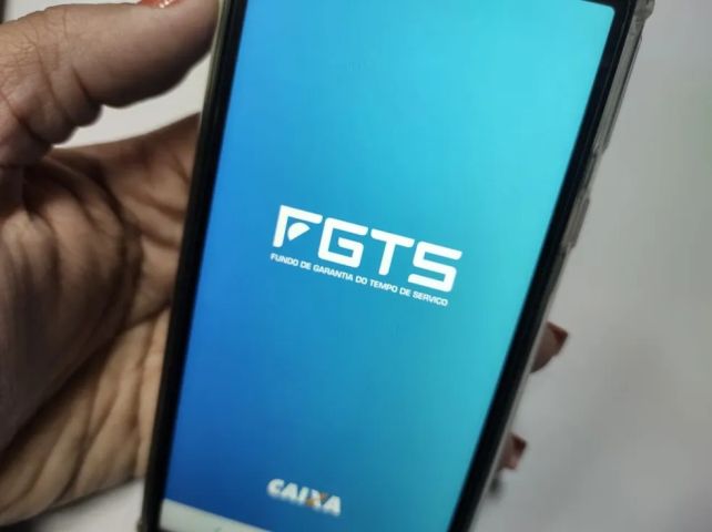 Governo libera saque de valores retidos do FGTS para trabalhadores que aderiram ao saque-aniversário e foram demitidos; Saiba quem tem direito