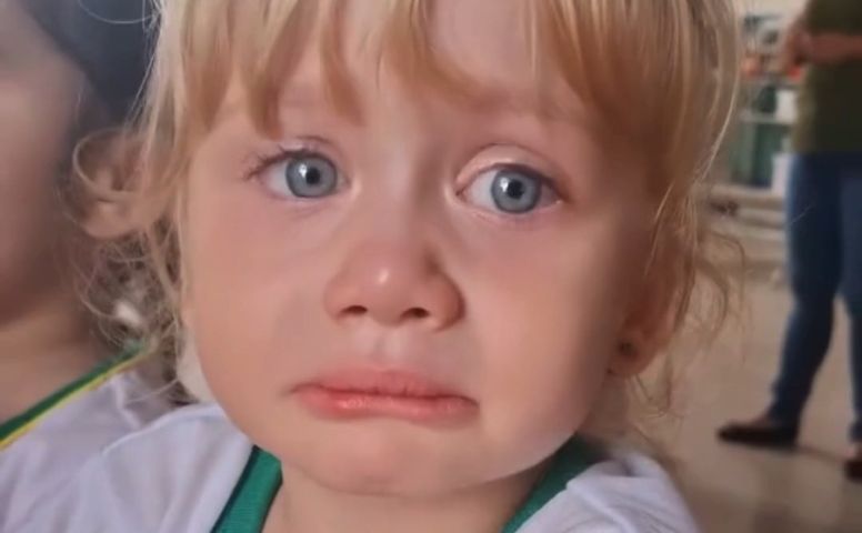 Vídeo encantador da pequena Alice durante adaptação escolar viraliza